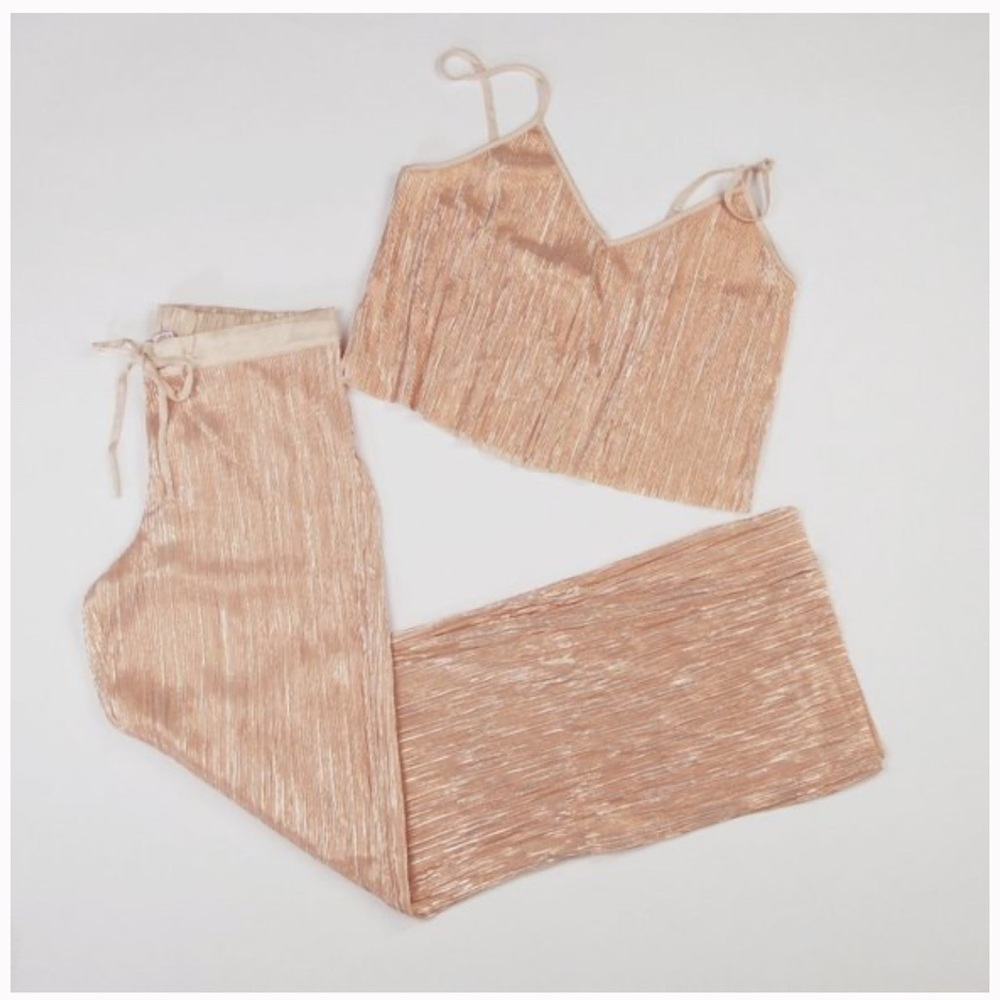 VS Women’s Metallic Gold Pleated Lounge Set